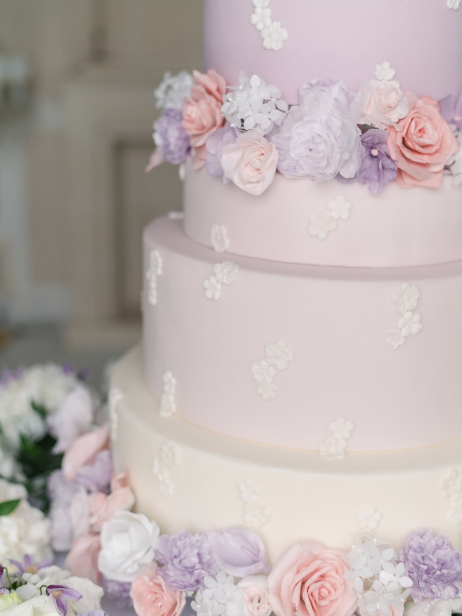 Hand-sculpted sugar paste wedding cake with sugar flowers, designed for a Paris palace reception